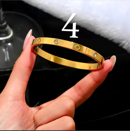 Europe and the United States hot stainless steel four-leaf clover lucky bracelet fashion women's nail bracelet gold bangles Jewellery Accessory