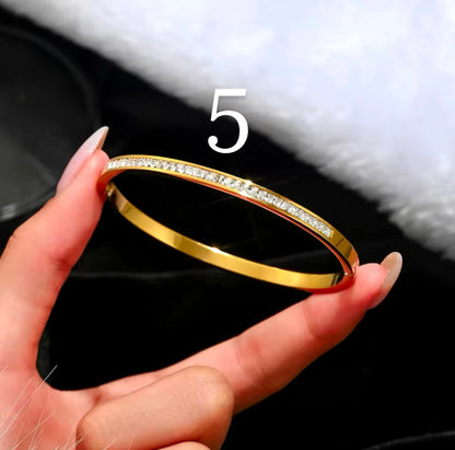 Europe and the United States hot stainless steel four-leaf clover lucky bracelet fashion women's nail bracelet gold bangles Jewellery Accessory